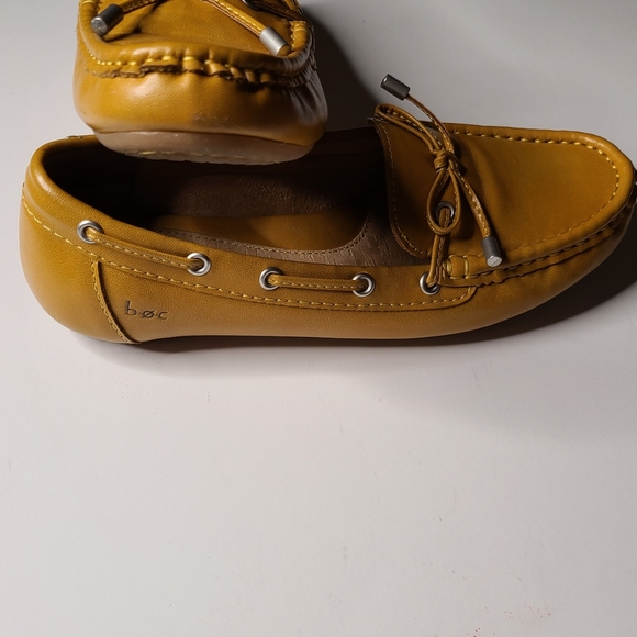 **SOLD**Shoe's - Picture 4 of 5